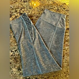 Sz 8 Lulu crops, heathered grey 
Crochet detailing